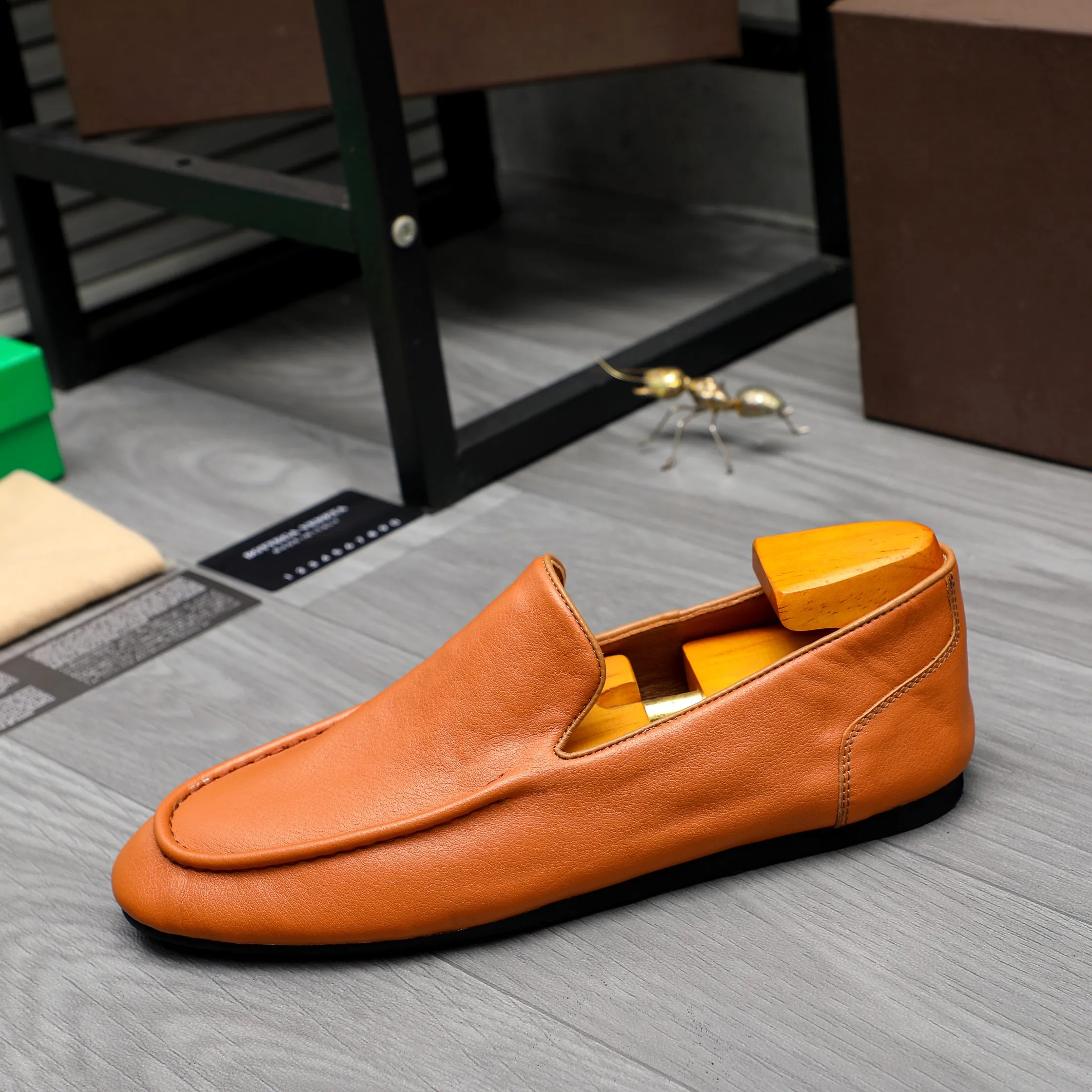 Men's shoes 💰460 Product trademark: BV "Bottega Veneta" soft leather slip-on men's shoes Regular size: 39-45 Product materials: Selected high-quality cowhide upper, cowhide lining, original outsole